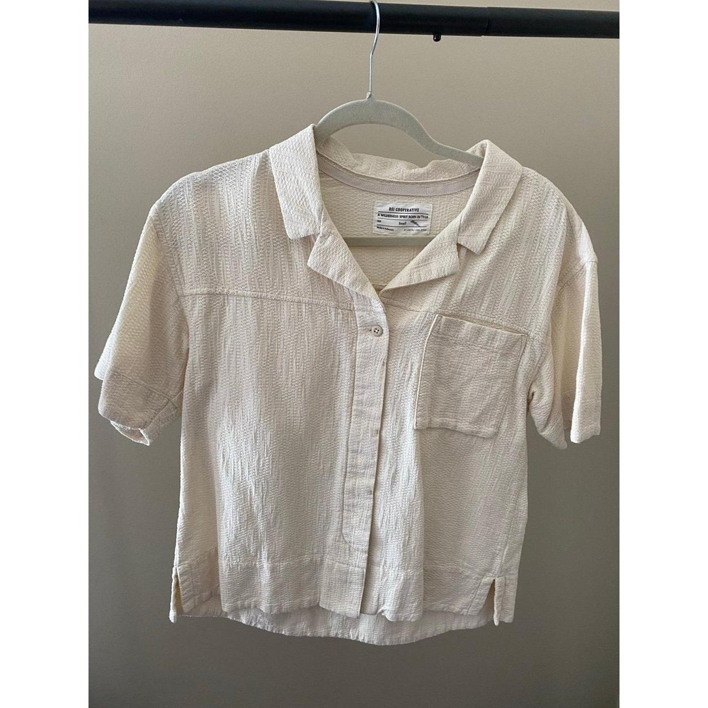 REI Cream Textured Short-Sleeve Button-Up Top